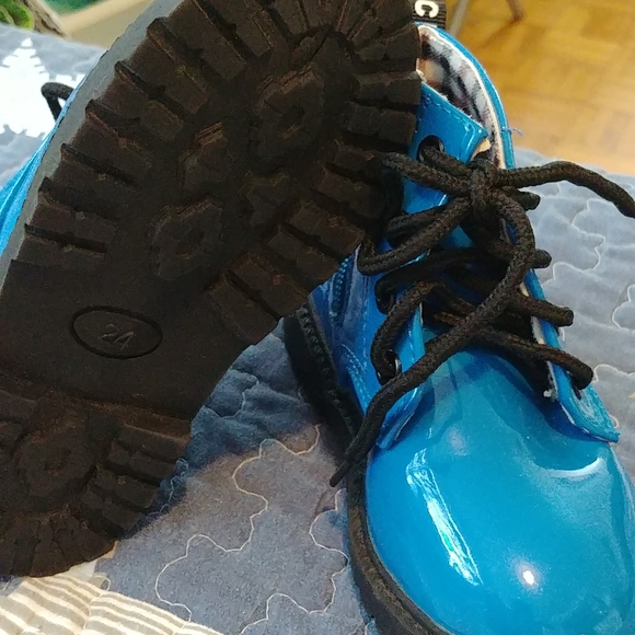 Shoes new - Picture 2 of 3